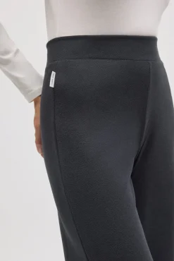 Pantalón recto con textura marengo