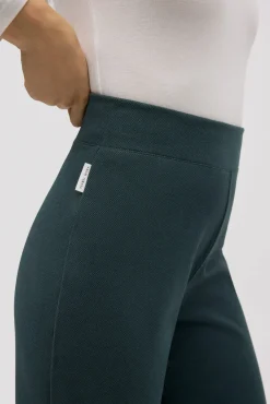 Pantalón recto con textura verde botella