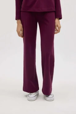 Pantalón recto con textura burdeos