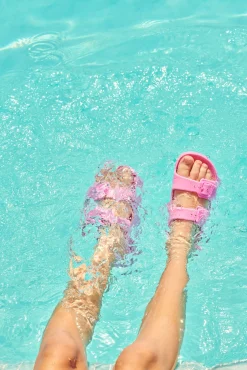 Sandalias infantiles de hebillas ajustables rosa