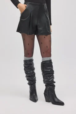 Shorts efecto piel negro