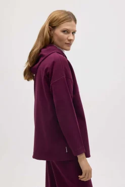 Sudadera cálida capucha ajustable con textura burdeos