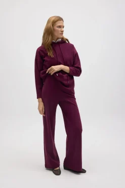 Sudadera cálida capucha ajustable con textura burdeos