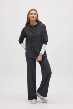 Sudadera cálida capucha ajustable con textura marengo