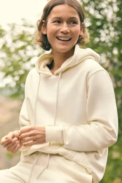 Sudadera con capucha ajustable interior afelpado marfil