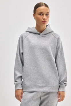 Sudadera con capucha y bolsillos gris