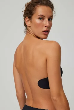 Sujetador adhesivo con push-up ligero negro