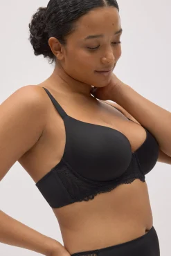 Sujetador con aro con relleno de encaje negro copas B y C