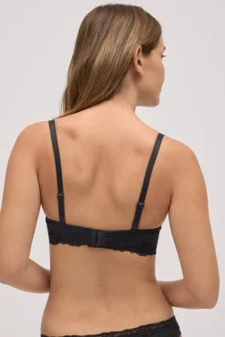 Sujetador con aro con relleno con encaje negro copas B y C