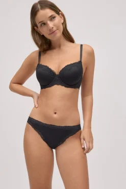 Sujetador con aro con relleno con encaje negro copas B y C