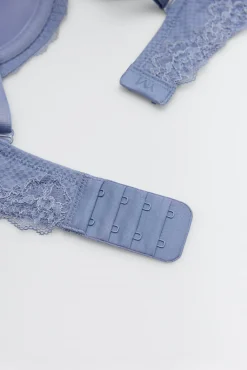 Sujetador con aro con relleno con encaje azul copas B y C