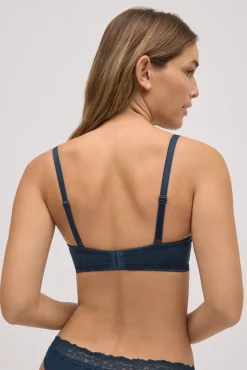 Sujetador con aro con relleno canalé con encaje marino copas B y C