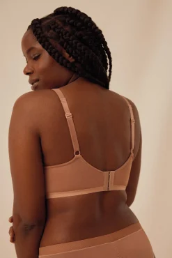 Sujetador de capacidad con aro sin relleno marrón