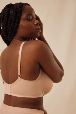 Sujetador de capacidad con aro con relleno nude