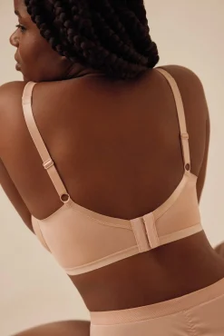 Sujetador de capacidad con aro con relleno nude