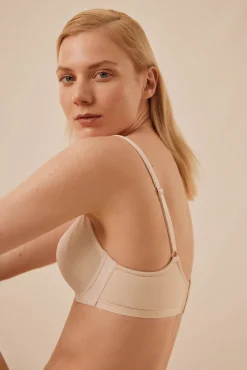 Sujetador de capacidad con aro sin relleno marfil