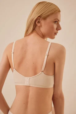 Sujetador de capacidad con aro sin relleno marfil