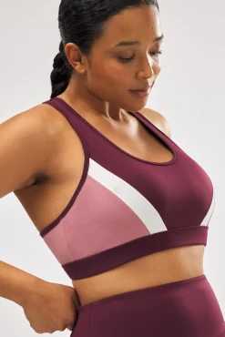 Sujetador deportivo color block con relleno extraíble burdeos