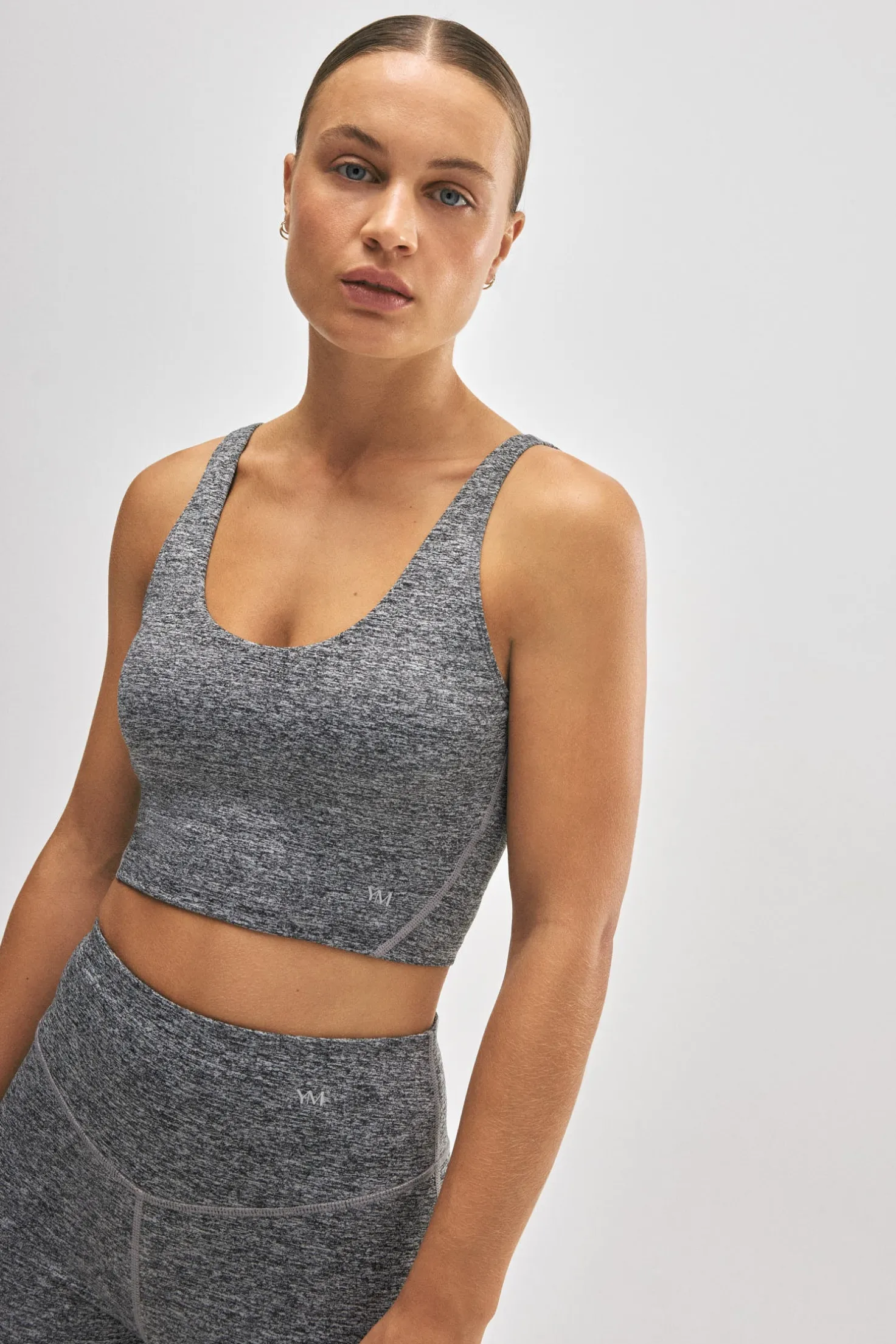 Sujetador deportivo con top interior gris