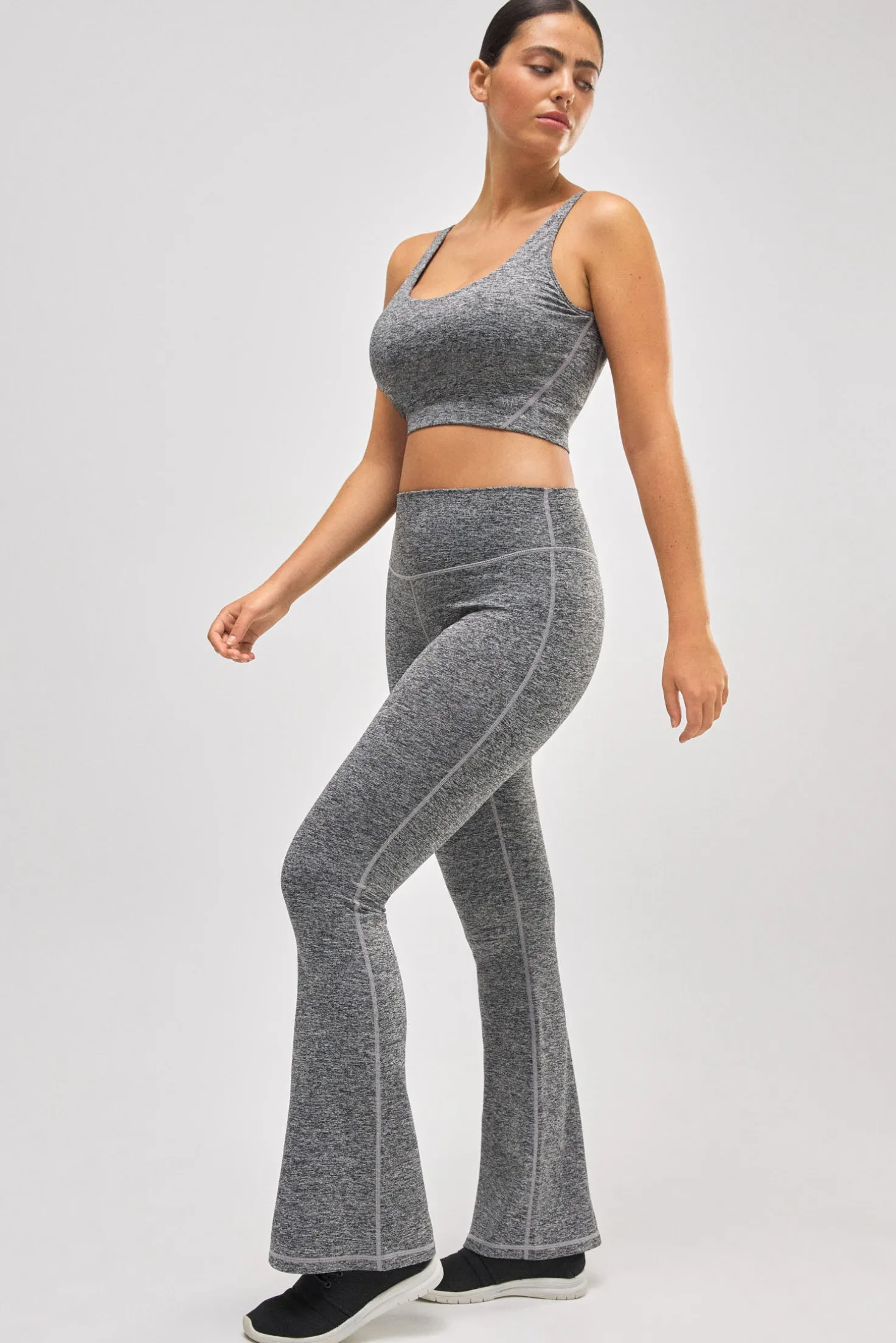 Sujetador deportivo con top interior gris