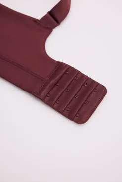 Sujetador deportivo sujeción alta tirantes regulables burdeos