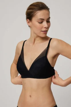 Sujetador sin aro con relleno triángulo con encaje negro