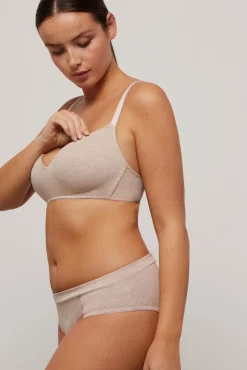 Sujetador sin aro con relleno algodón orgánico copas C y D beige