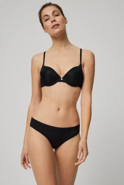 Tanga elástico Adapt con acabados invisibles negro