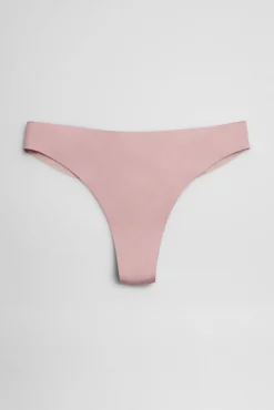 Tanga invisible con encaje rosa