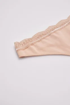 Tanga lencero nude