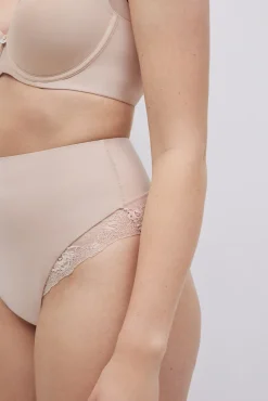 Tanga reductor de encaje media compresión nude