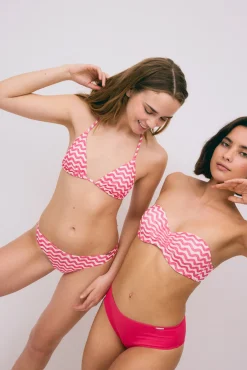 Top bikini bandeau push-up ondas fucsia copa B