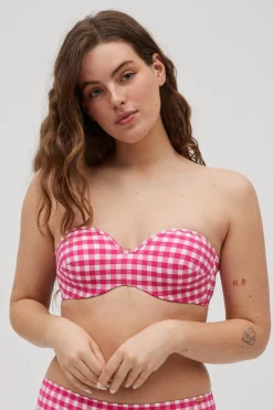 Top bikini bandeau vichy con textura rosa copa C