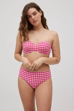 Top bikini bandeau vichy con textura rosa copa C