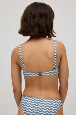 Top bikini ondas tirantes anchos ondas copa C marino