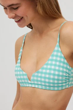 Top bikini triángulo vichy con textura azul celeste copa B