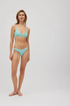 Top bikini triángulo vichy con textura azul celeste copa B