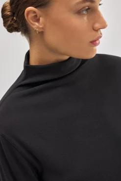 TÉRMICO Camiseta deportiva cuello perkins negro