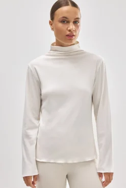 TÉRMICO Camiseta deportiva cuello perkins marfil