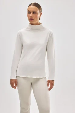 TÉRMICO Camiseta deportiva cuello perkins marfil