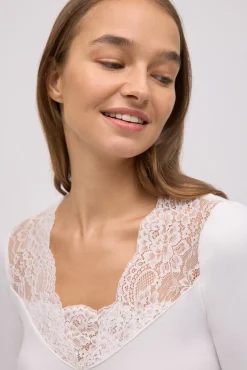 TÉRMICO Camiseta térmica cuello pico con encaje blanco