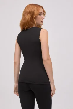 TÉRMICO Camiseta térmica tirantes cuello pico detalles de encaje negro