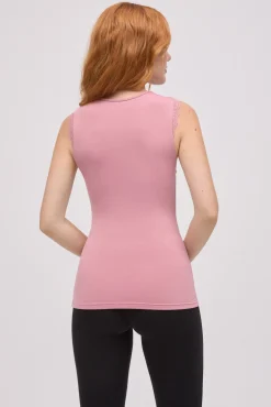 TÉRMICO Camiseta térmica tirantes cuello pico detalles de encaje rosa