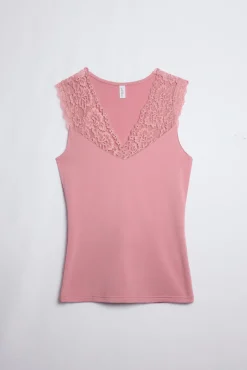 TÉRMICO Camiseta térmica tirantes cuello pico detalles de encaje rosa