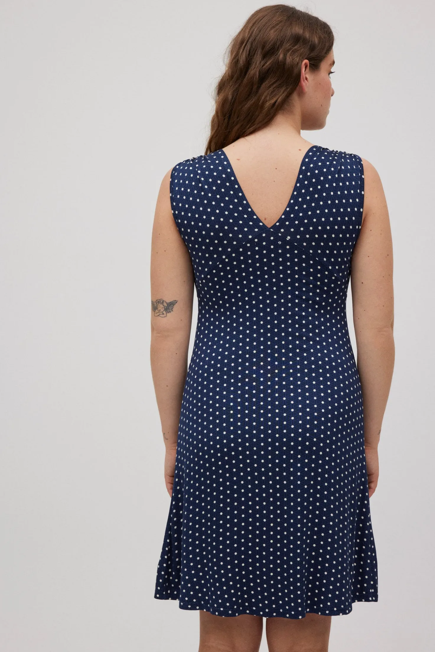Vestido corto con nudo estampado lunares