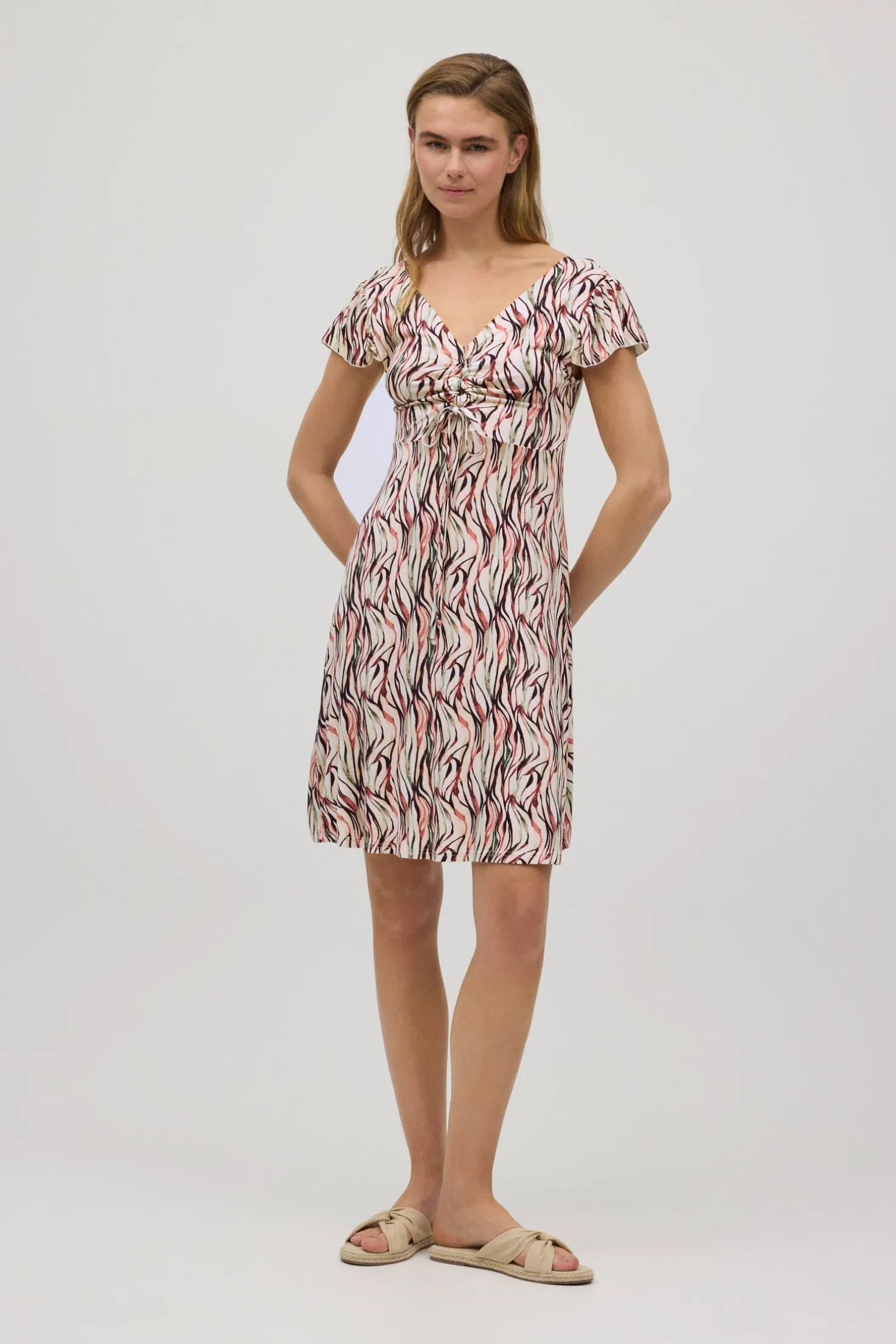 Vestido corto cuello V estampado