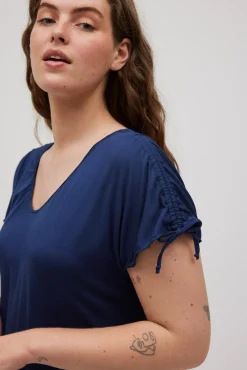 Vestido corto detalle mangas marino