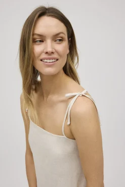 Vestido corto recto con lino