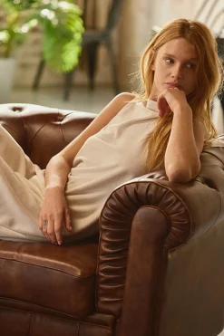 Vestido largo liso sin mangas marfil