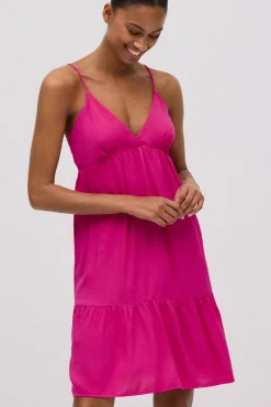 Vestido midi con vuelo fucsia